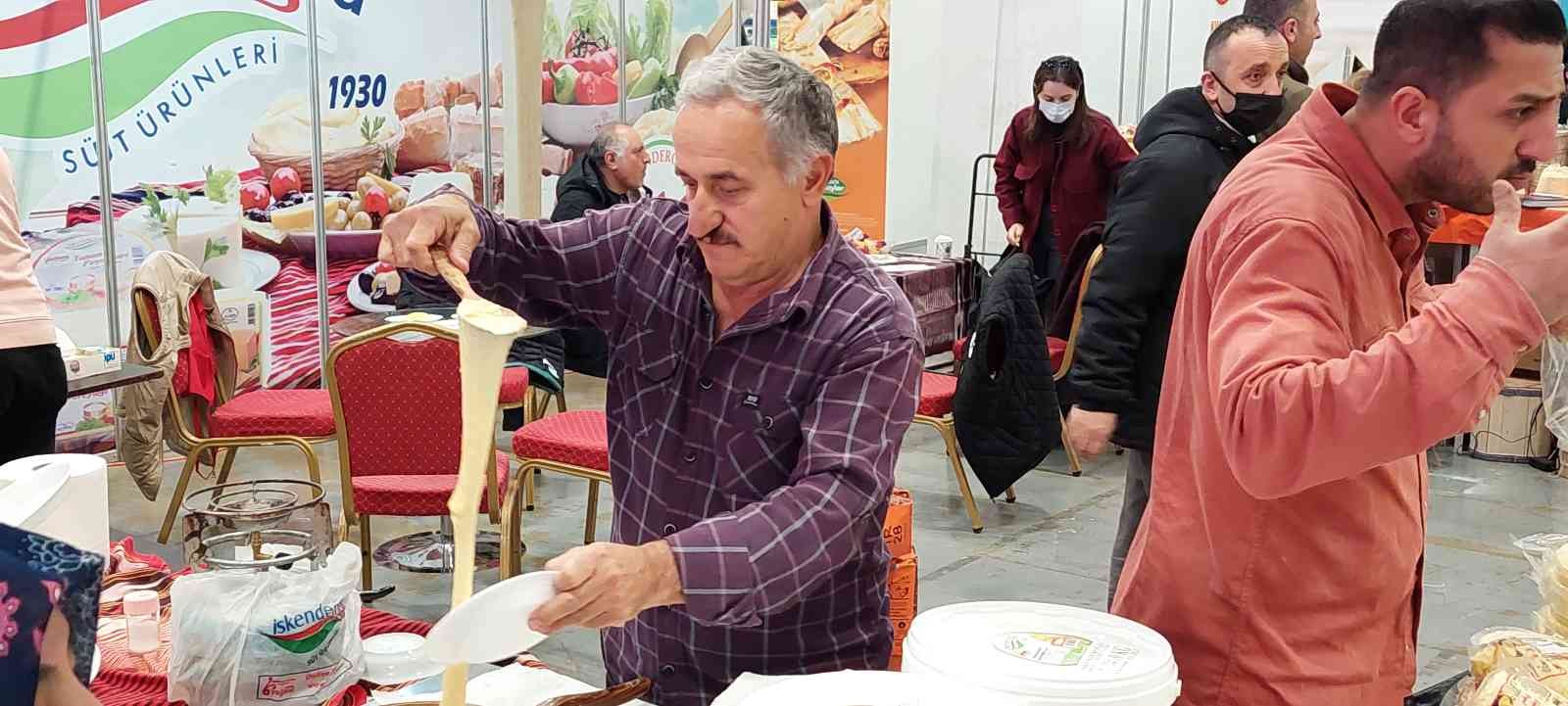 Türkiye’nin dört bir yanından onlarca peynir çeşidi ile uluslararası ödüllü zeytin ve zeytinyağlarının yer aldığı 2. İstanbul Peynir Fuarı ve 1 ...