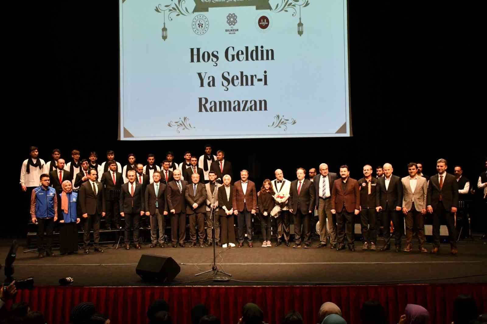 Balıkesir Valiliği, Balıkesir Gençlik ve Spor İl Müdürlüğü ile Balıkesir İl Müftülüğünün işbirliğinde ramazan sevincini halkla paylaşmak üzere ...