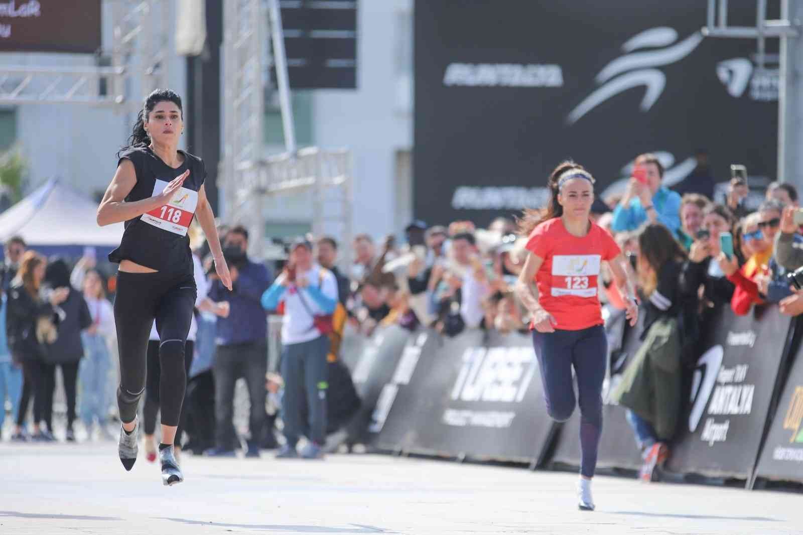 Turizmin başkenti Antalya’yı, spor turizminin de önemli merkezlerinden biri haline getiren “Türkiye’de en fazla yabancı sporcunun katıldığı ...