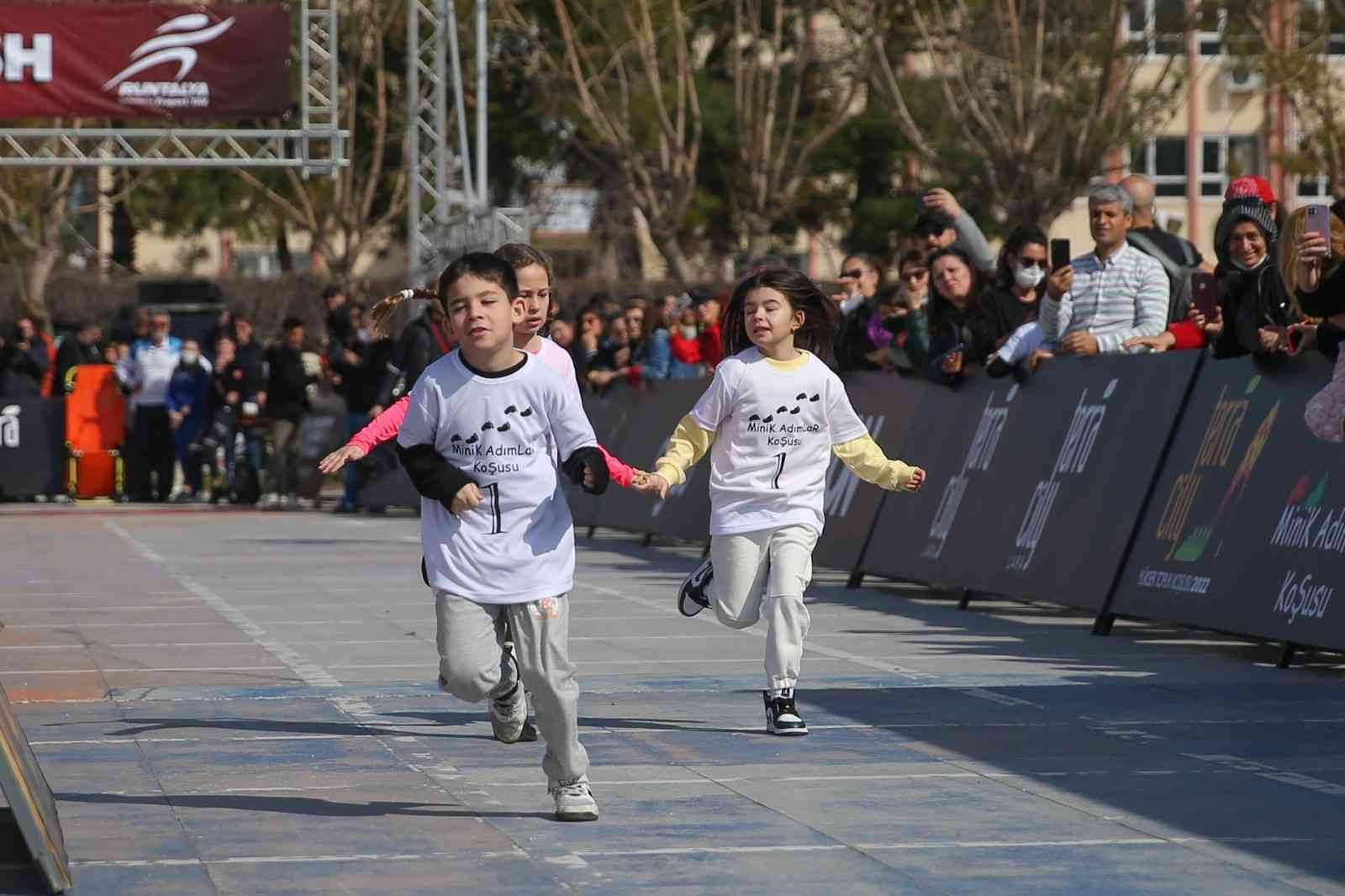 Turizmin başkenti Antalya’yı, spor turizminin de önemli merkezlerinden biri haline getiren “Türkiye’de en fazla yabancı sporcunun katıldığı ...