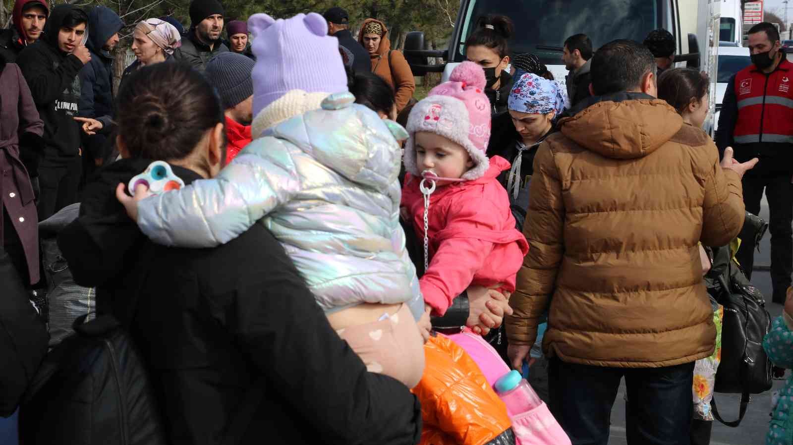 Ukrayna’nın Donetsk kentine bağlı Slovianks ilçesi olan Semyonovka köyünde yaşayan Ahıska Türkü İsmail Muratoğlu, “Sağ olsun Türkiye bize sahip ...