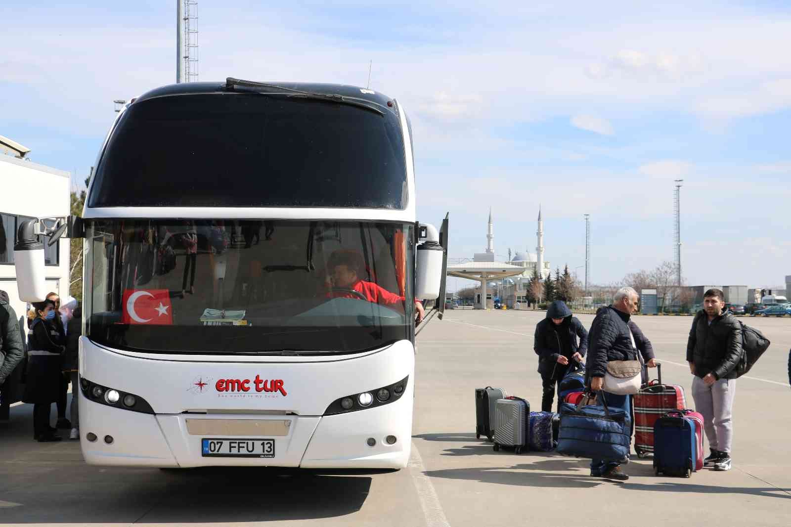 Ukrayna’nın Donetsk kentine bağlı Slovianks ilçesi olan Semyonovka köyünde yaşayan Ahıska Türkü İsmail Muratoğlu, “Sağ olsun Türkiye bize sahip ...