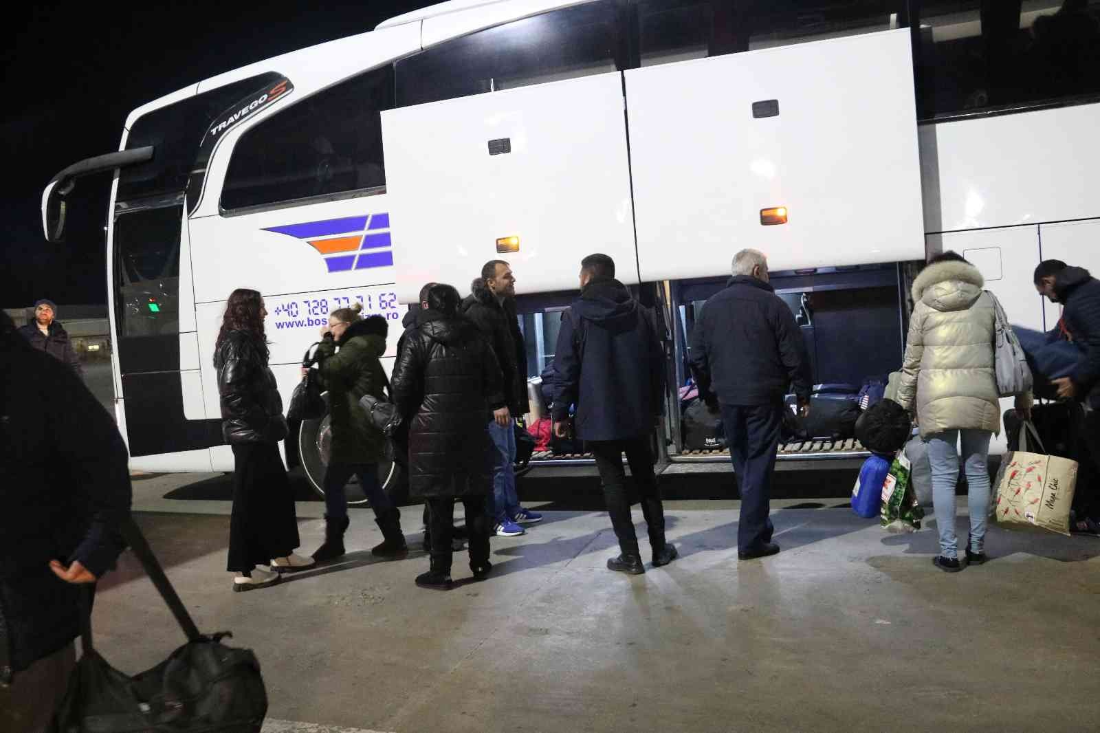 Rusya’nın askeri harekat başlattığı Ukrayna’dan Türkiye’ye gelen Çınar Kocabaş çağrıda bulundu. Kocabaş, “Türkiye’deki hemşerilerime sesleniyorum ...