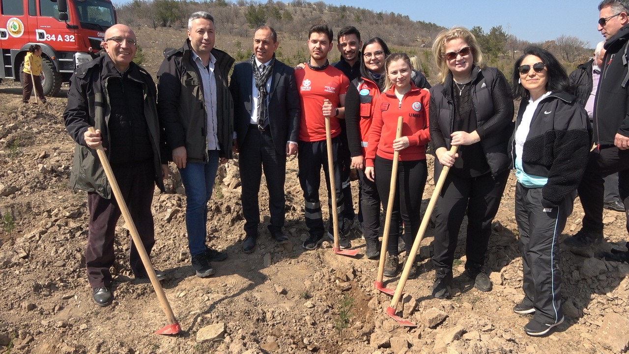 Kırklareli’nde salgınla mücadelede hayatını kaybeden sağlık çalışanları için hatıra ormanı oluşturuldu. Korona virüs ile mücadelede hayatını ...