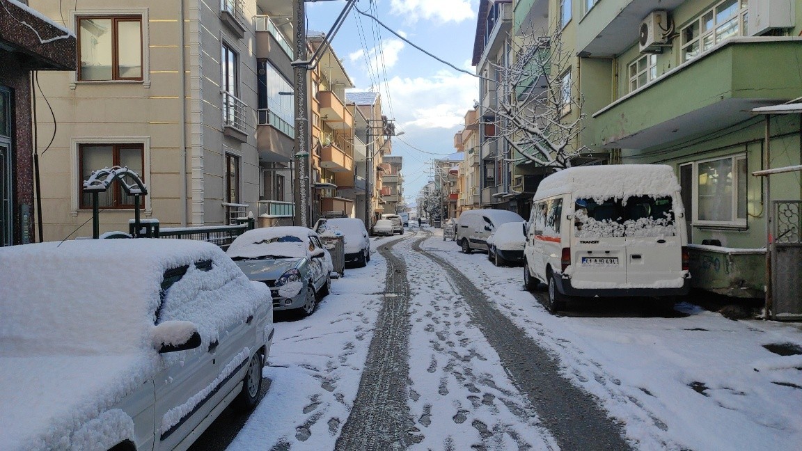 SAKARYA (İHA) – Sakarya’da dün etkisini göstermeye başlayan ve gece saatlerinde de devam eden kar yağışı sonrasında şehir güne karla uyandı ...