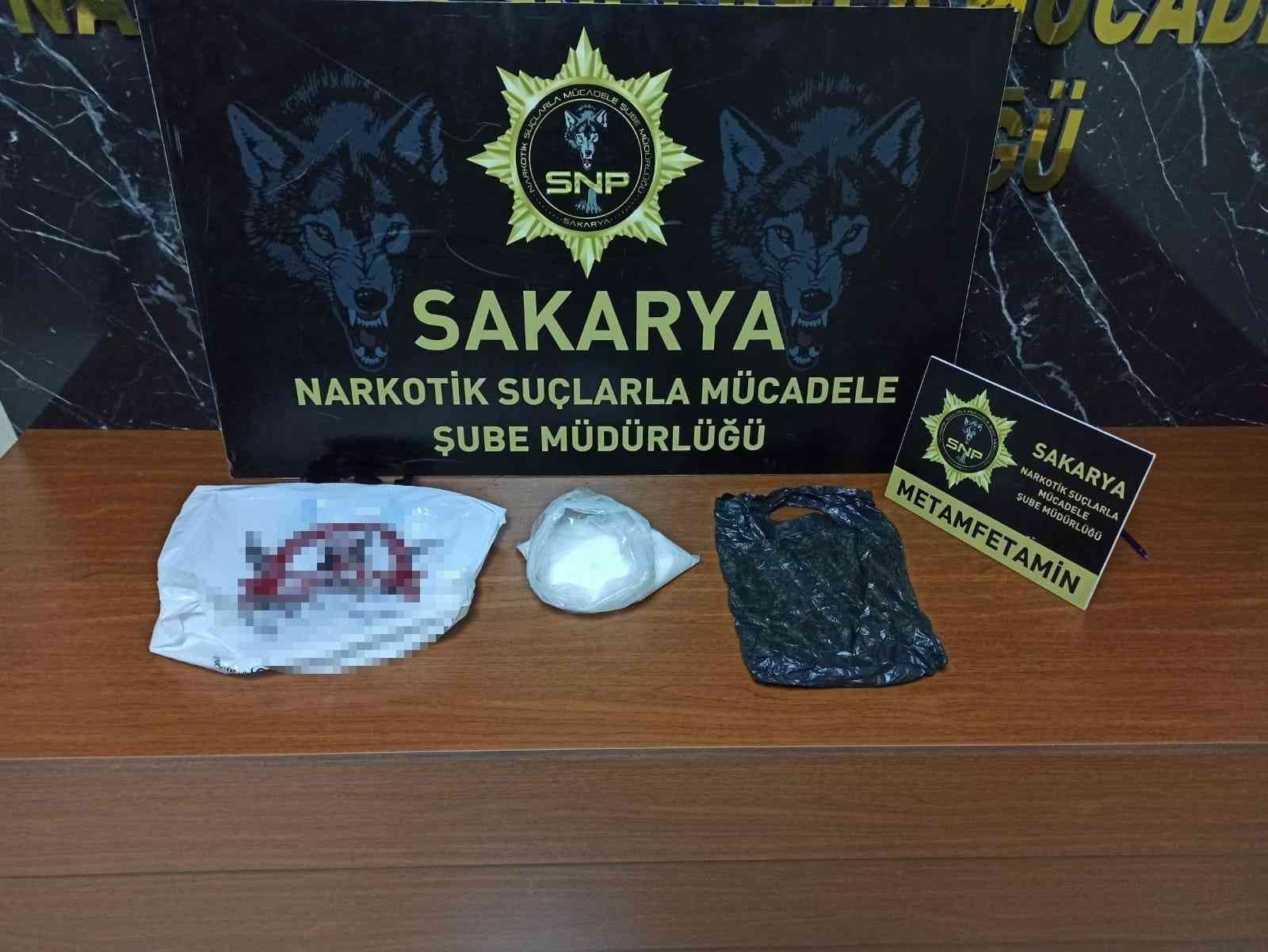 Sakarya’da polis ekiplerince Şubat ayı içerisinde uyuşturucu madde ticari yapan ve kullanan şahıslara yönelik yapılan operasyonlarda çok sayıda ...