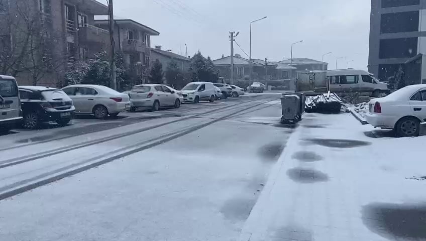 Meteoroloji Genel Müdürlüğü’nün uyarılarının ardından Sakarya’da kar yağışı başladı. Meteoroloji Genel Müdürlüğünce yapılan kar yağışı uyarısının ...