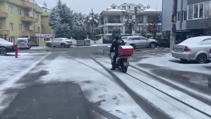 Meteoroloji Genel Müdürlüğü’nün uyarılarının ardından Sakarya’da kar yağışı başladı. Meteoroloji Genel Müdürlüğünce yapılan kar yağışı uyarısının ...