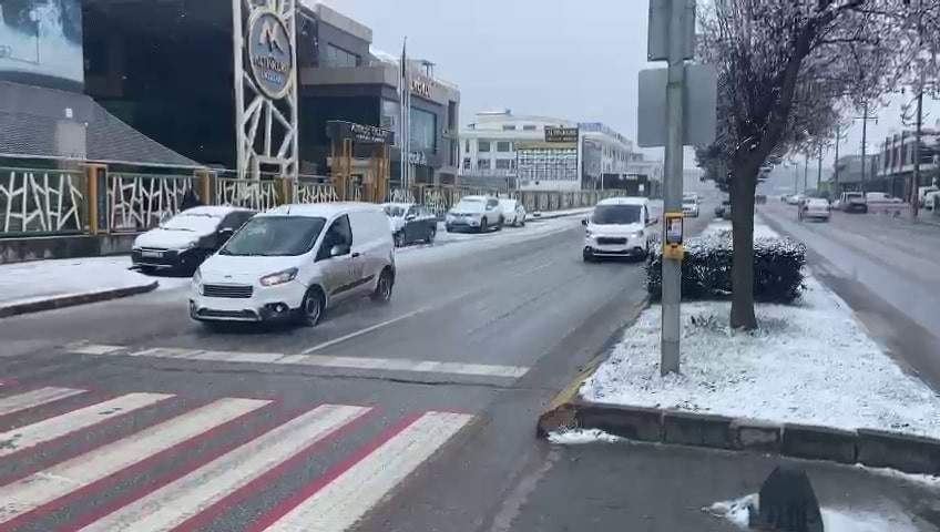 Meteoroloji Genel Müdürlüğü’nün uyarılarının ardından Sakarya’da kar yağışı başladı. Meteoroloji Genel Müdürlüğünce yapılan kar yağışı uyarısının ...