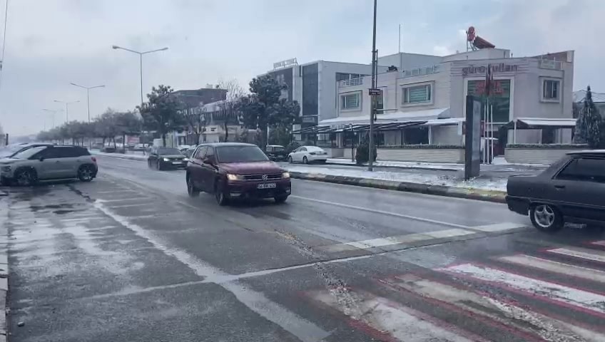 Meteoroloji Genel Müdürlüğü’nün uyarılarının ardından Sakarya’da kar yağışı başladı. Meteoroloji Genel Müdürlüğünce yapılan kar yağışı uyarısının ...