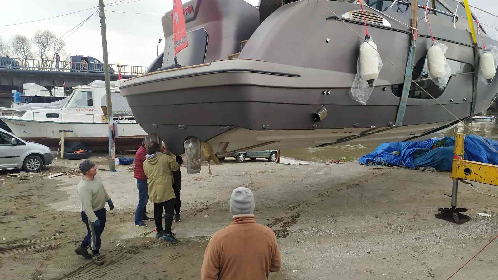 Avrupa standartlarına uygun olarak tasarlanan ve Sakarya’da üretilen lüks deniz araçları, Türkiye’nin denize kıyısı olan bölgelerinde hizmet ...