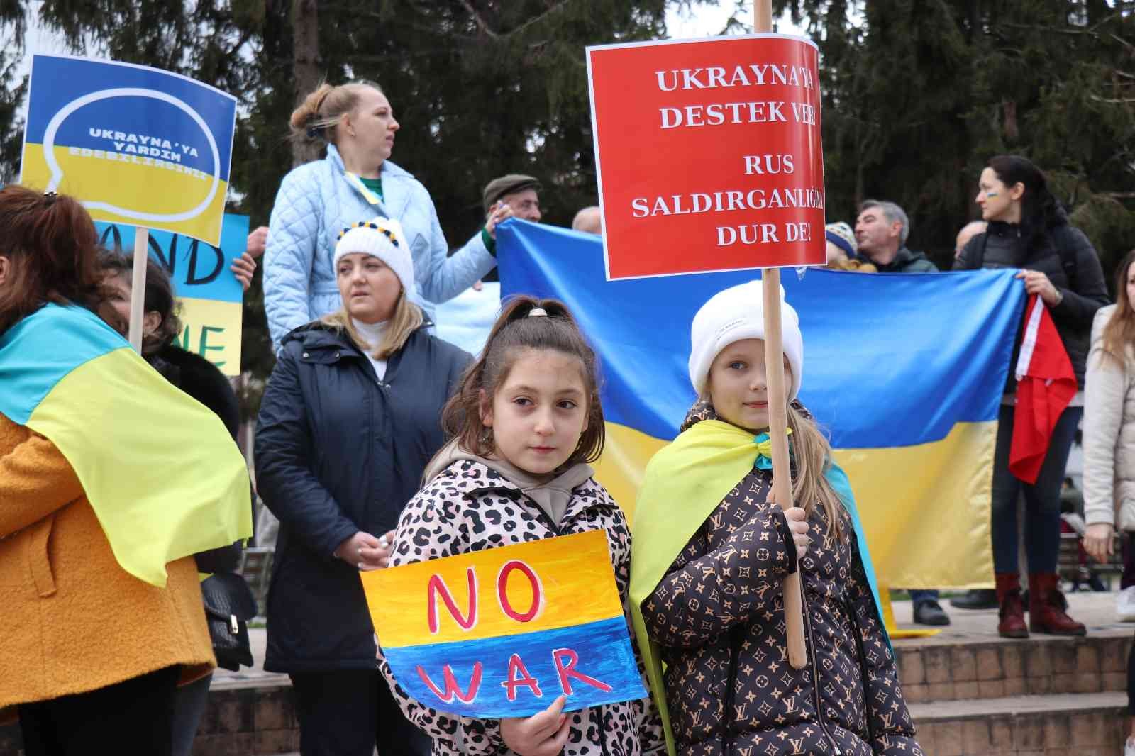 Rusya-Ukrayna savaşının başlamasının ardından Sakarya’da yaşayan Ukrayna vatandaşları Rusya’ya tepki gösterdi. Ukrayna’daki aileleri ve ...