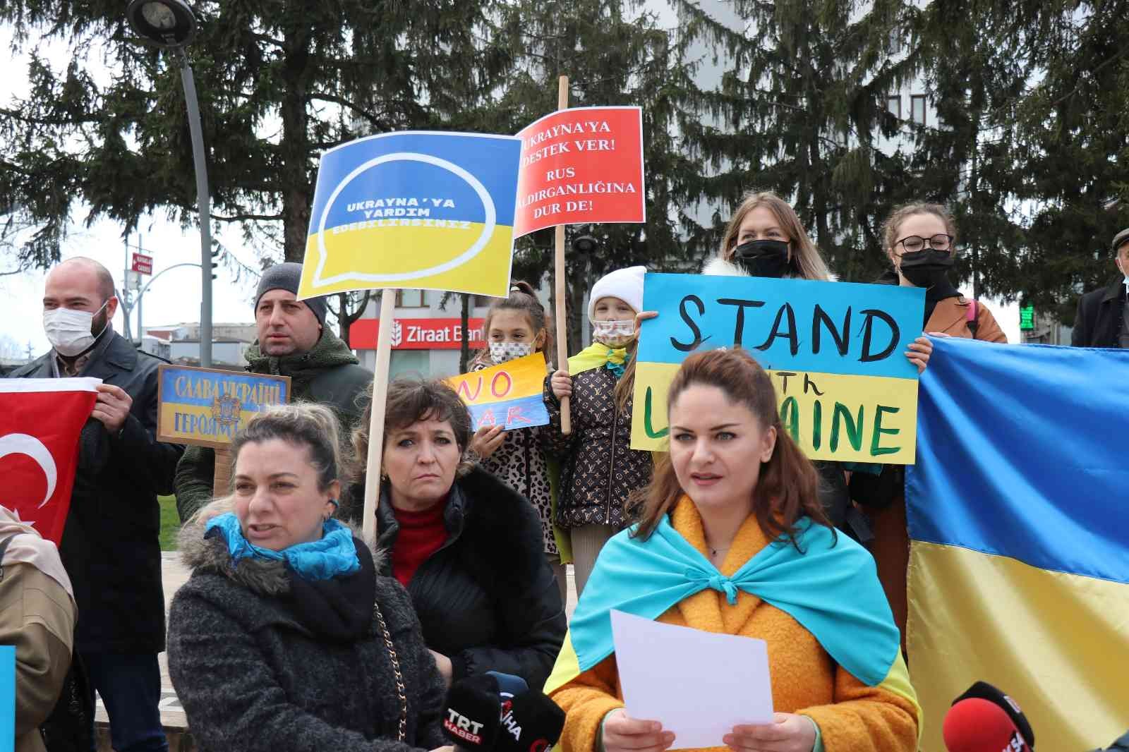 Rusya-Ukrayna savaşının başlamasının ardından Sakarya’da yaşayan Ukrayna vatandaşları Rusya’ya tepki gösterdi. Ukrayna’daki aileleri ve ...