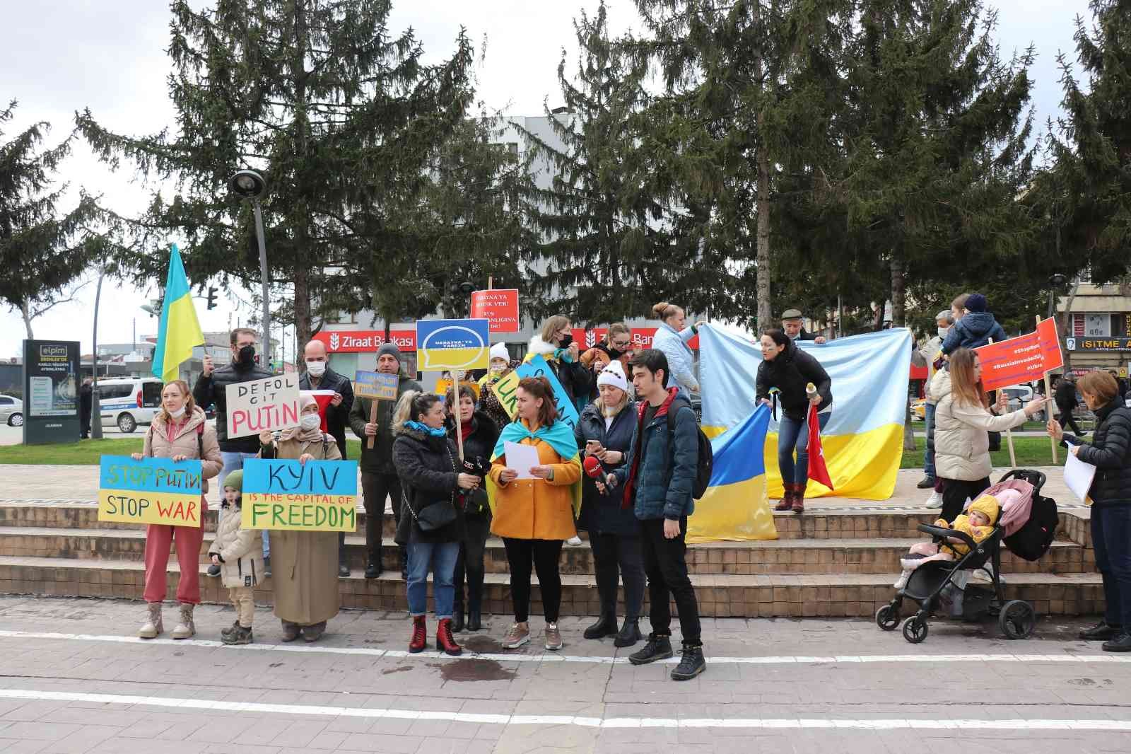 Rusya-Ukrayna savaşının başlamasının ardından Sakarya’da yaşayan Ukrayna vatandaşları Rusya’ya tepki gösterdi. Ukrayna’daki aileleri ve ...