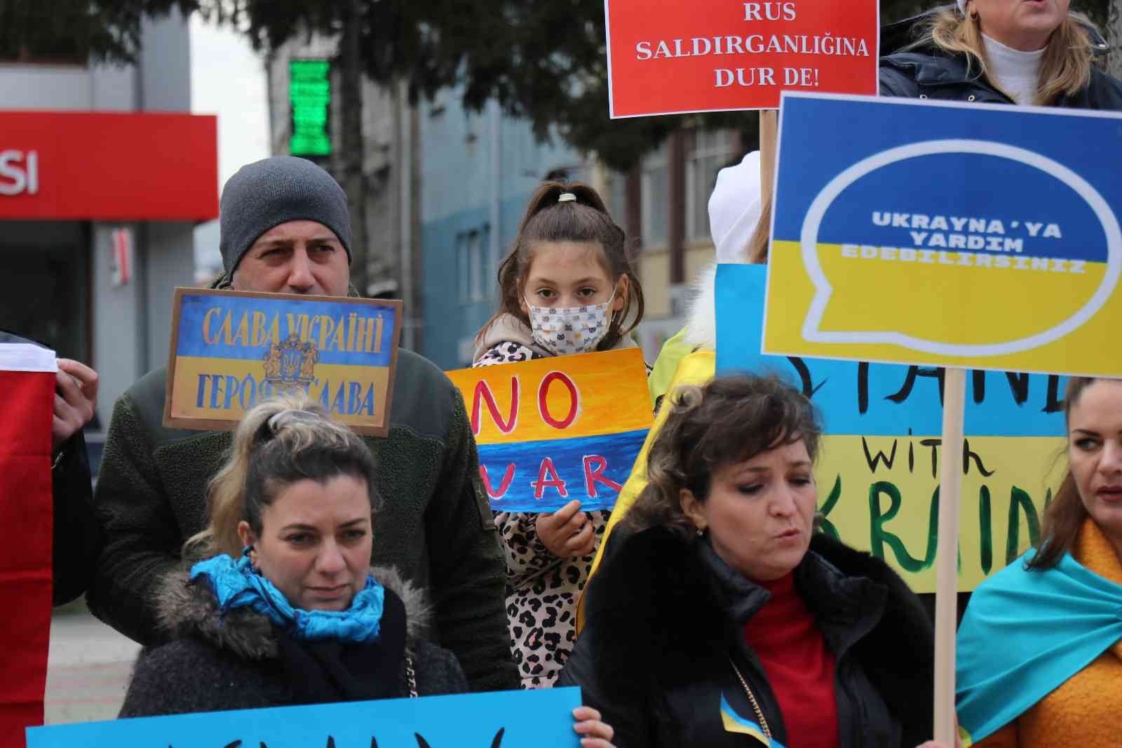 Rusya-Ukrayna savaşının başlamasının ardından Sakarya’da yaşayan Ukrayna vatandaşları Rusya’ya tepki gösterdi. Ukrayna’daki aileleri ve ...