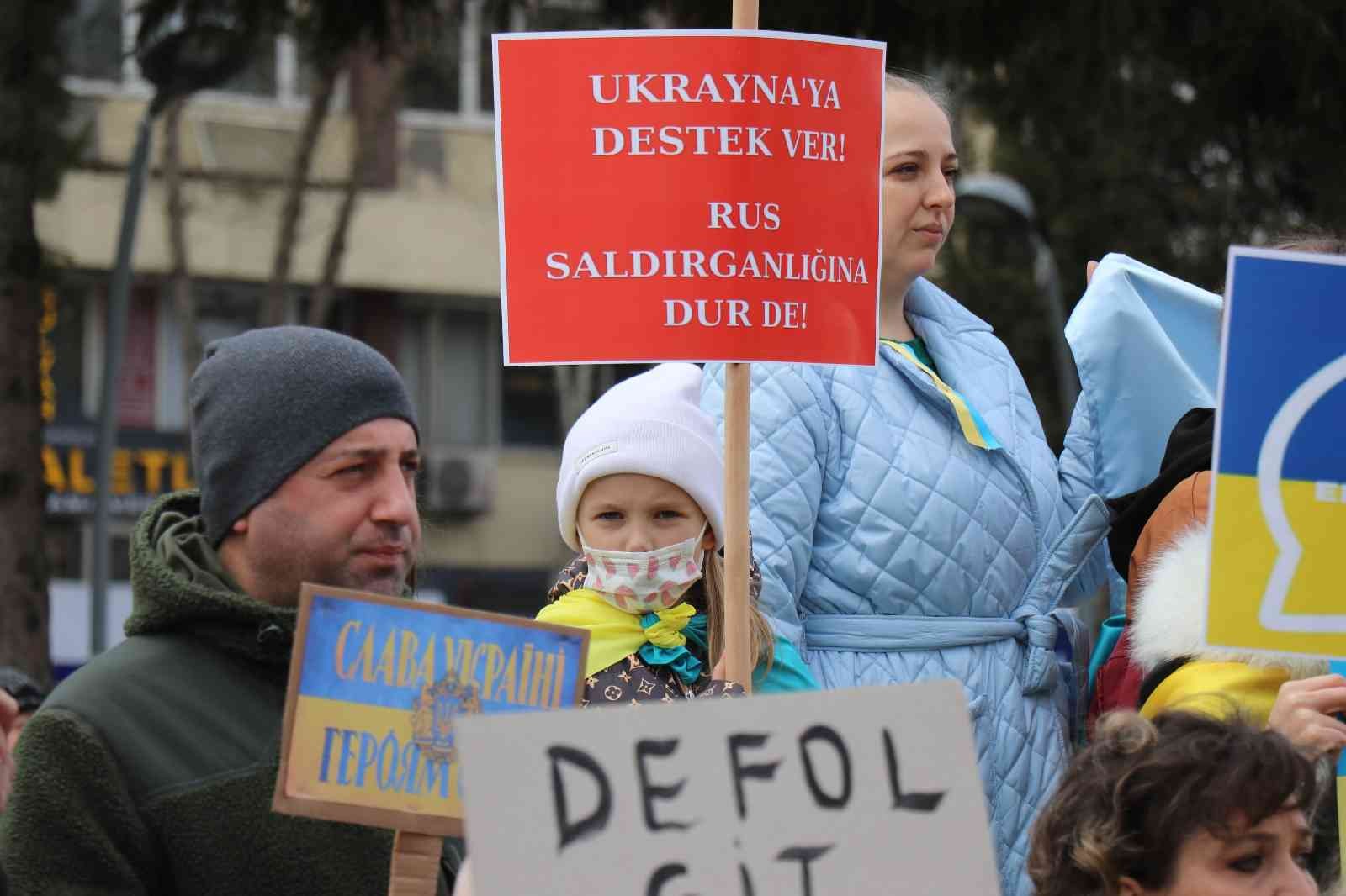 Rusya-Ukrayna savaşının başlamasının ardından Sakarya’da yaşayan Ukrayna vatandaşları Rusya’ya tepki gösterdi. Ukrayna’daki aileleri ve ...