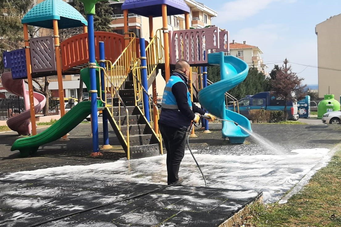 Süleymanpaşa Belediyesi, korona virüsü salgını ile mücadelede vaka sayıları günden güne düşmesine rağmen hız kesmiyor. İlçe merkezinde 8 farklı ...