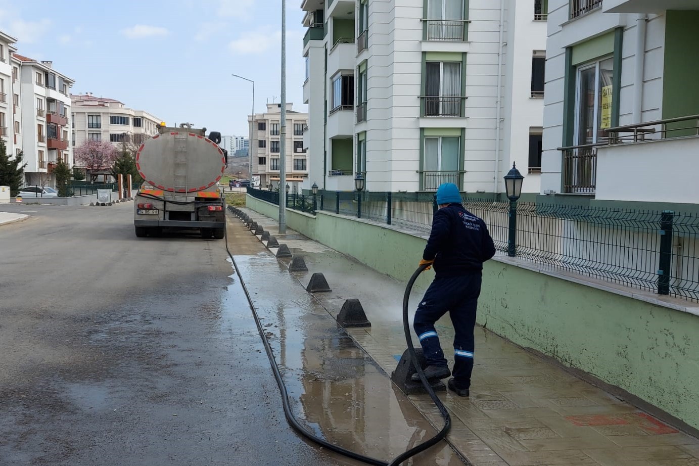 Süleymanpaşa Belediyesi, korona virüsü salgını ile mücadelede vaka sayıları günden güne düşmesine rağmen hız kesmiyor. İlçe merkezinde 8 farklı ...