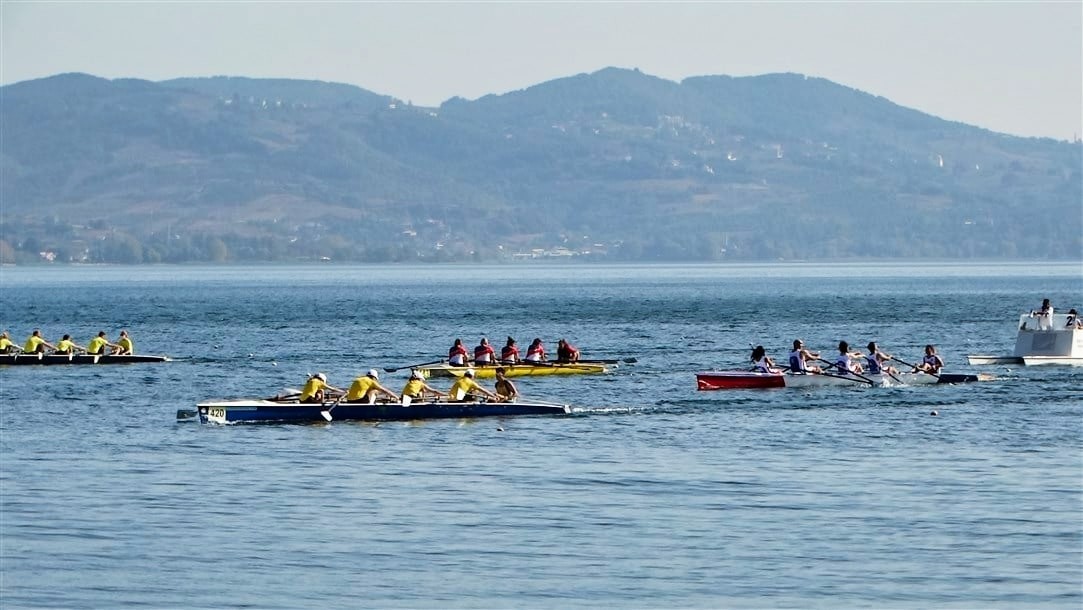 Türkiye Kürek Federasyonu tarafından Sakarya’da düzenlenen Büyükler Türkiye Kupası yarışları başladı. 2 bin metre mesafede gerçekleştirilen ...