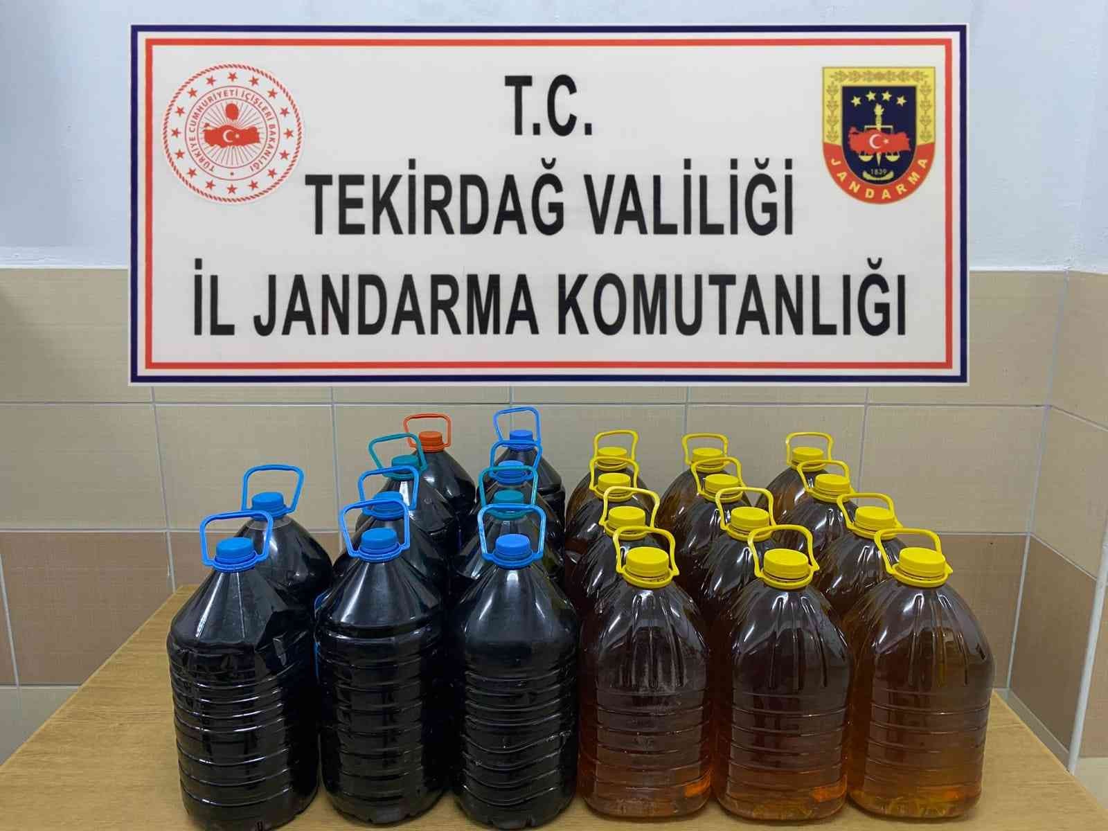 Tekirdağ’ın Şarköy ilçesinde 110 litre bandrolsüz şarap ele geçirildi. Şarköy’ün Mürefte Mahallesi’nde şarap üretiminde çalışan F.Ş. isimli ...