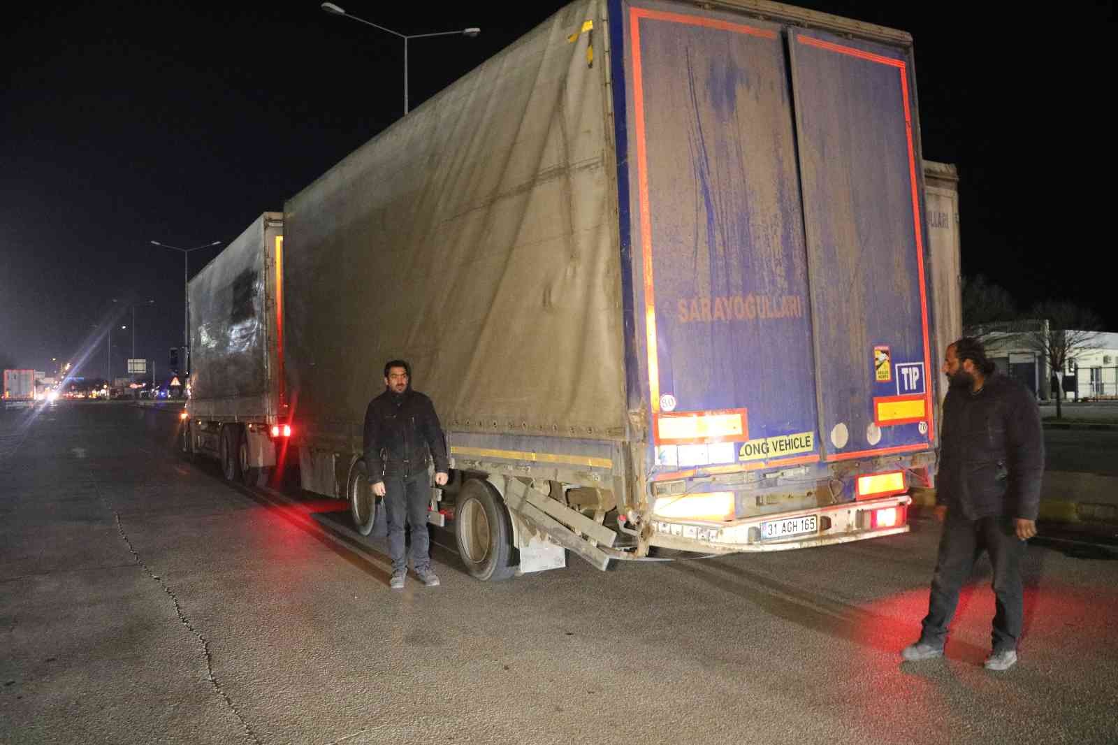 Ukrayna’da günlerce savaşın ortasında kalan, hatta Rus tankının tırına çarpmasıyla korku dolu anlar yaşayan tır şoförü, Kapıkule Sınır Kapısı ...