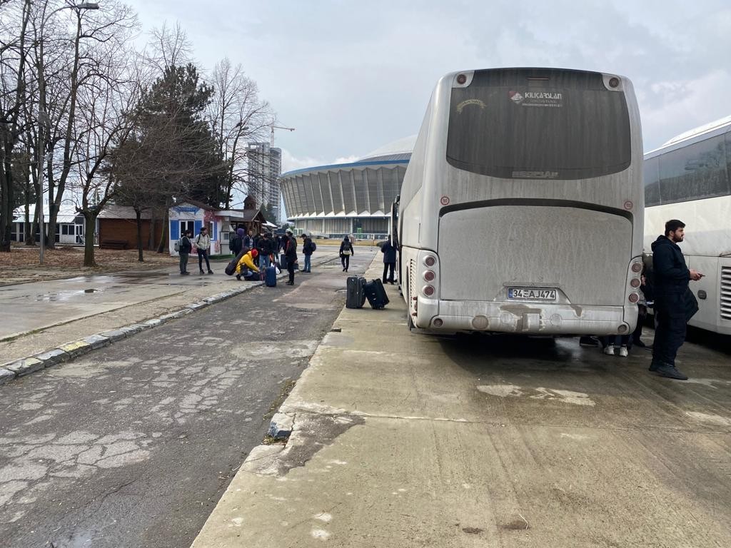 Rusya-Ukrayna savaşının başlamasının ardından bölgede mahsur kalan Sakaryalı öğrenci, memleketine dönüş yaptı. Yaşadığı korku dolu anları anlatan ...