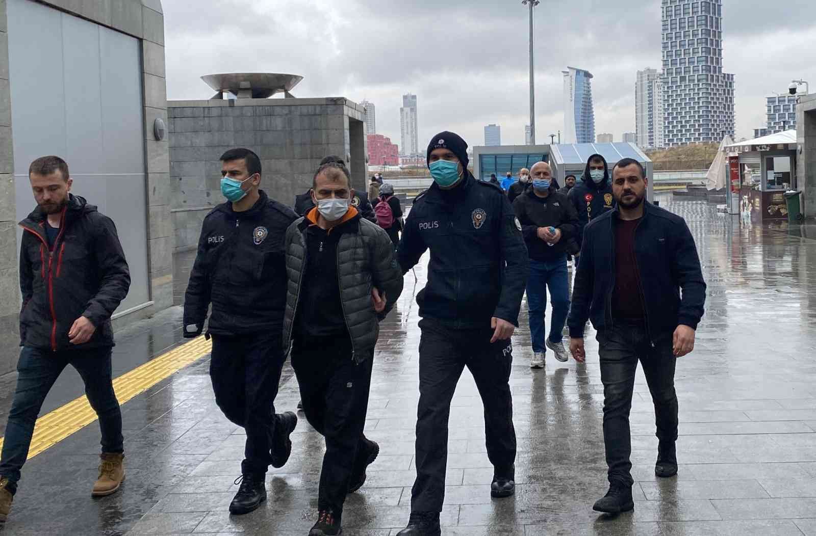 Kartal Anadolu Adliyesi’nde görev yapan Cumhuriyet Savcısını makam odasında darp eden ve adli kontrol şartıyla serbest bırakılmasına yapılan ...