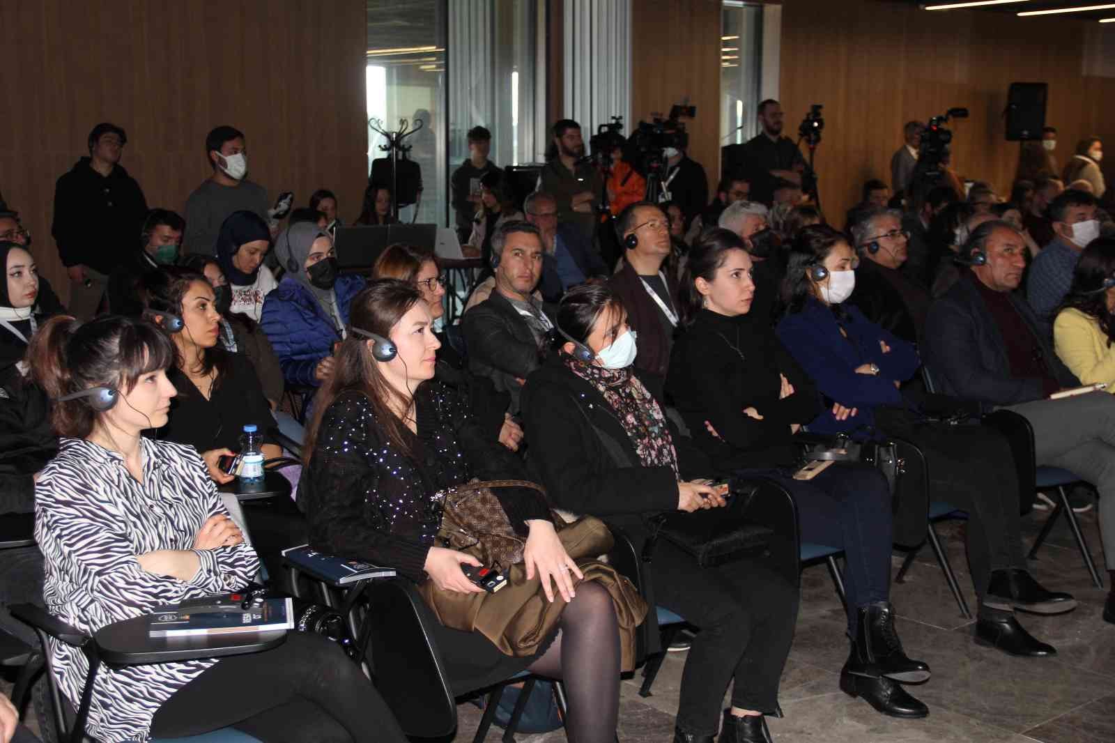 Kartepe Zirvesi çerçevesinde Kocaeli’de çalışma yürüten 25 şehir plancısı ve mimar, Kocaeli Uluslararası Fuar Merkezi için projelerini paylaştı ...