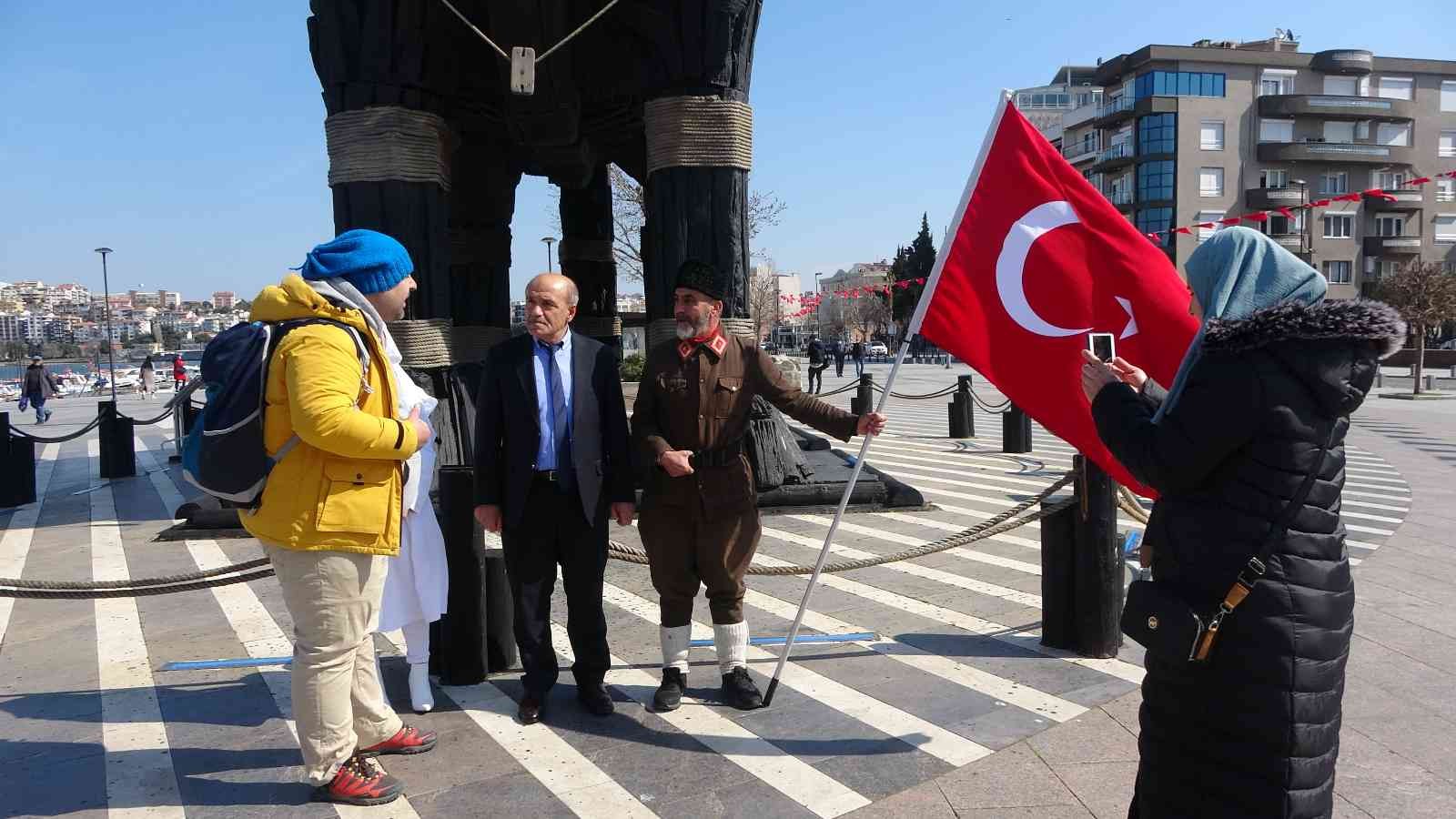 Çanakkale Deniz Zaferi’nin 107. yıl dönümü dolayısıyla İstanbul’dan yola çıkan Çanakkale gazisi torunu ve Tokat Onbeşli Torunları Derneği Başkanı ...