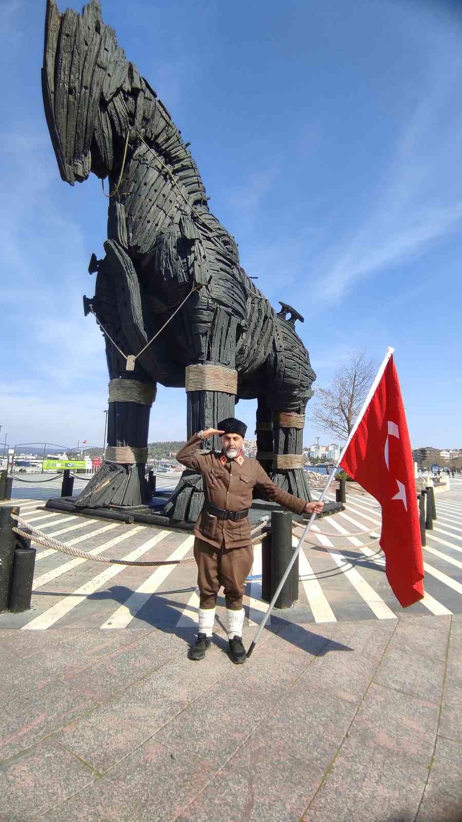 Çanakkale Deniz Zaferi’nin 107. yıl dönümü dolayısıyla İstanbul’dan yola çıkan Çanakkale gazisi torunu ve Tokat Onbeşli Torunları Derneği Başkanı ...