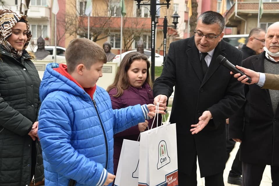 Çanakkale’nin Çan ilçesinde geçtiğimiz hafta yağan kar yağışı sonrası Karşıyaka Mahallesi’nde bulunan Çanlı Gaziler, Şehitler ve Türk Devletleri ...