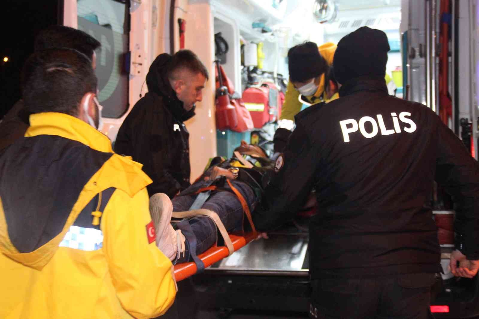 KOCAELİ(İHA) – Kiralıkları otomobilin ile şehir dışına çıkan iki kafadar, polisin ’dur’ ihtarına uymadı. Uzun süren kovalamaca ise kazayla ...