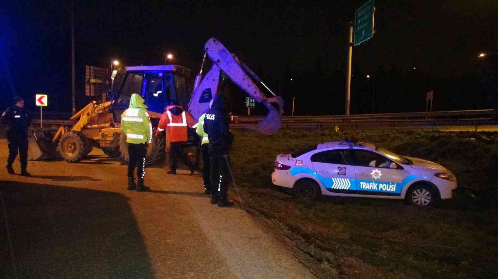 KOCAELİ(İHA) – Kiralıkları otomobilin ile şehir dışına çıkan iki kafadar, polisin ’dur’ ihtarına uymadı. Uzun süren kovalamaca ise kazayla ...