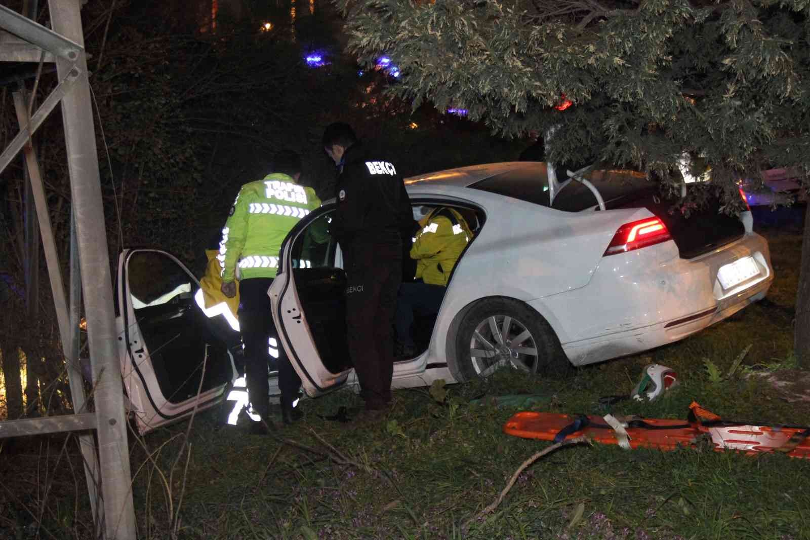 KOCAELİ(İHA) – Kiralıkları otomobilin ile şehir dışına çıkan iki kafadar, polisin ’dur’ ihtarına uymadı. Uzun süren kovalamaca ise kazayla ...