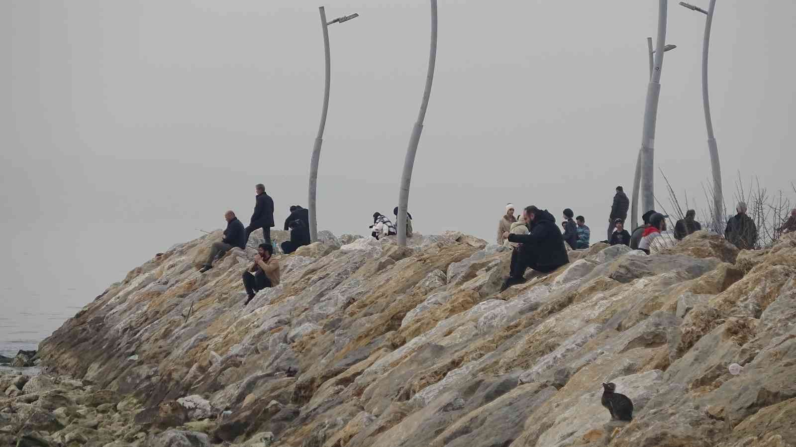 Yalova’da hava sıcaklıklarının yükselmesini fırsat bilen vatandaşlar sahillerdeki park ve bahçelere akın etti. Hava sıcaklıklarının önümüzdeki ...