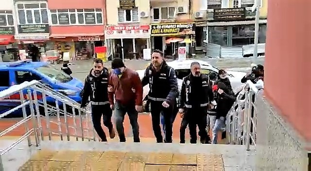 Kocaeli merkezli 5 ilde düzenlenen silah kaçakçılığı operasyonunda gözaltına alınan 44 şüpheliden 24’ü adliyeye sevk edilmişti. Adliyeye sevk ...