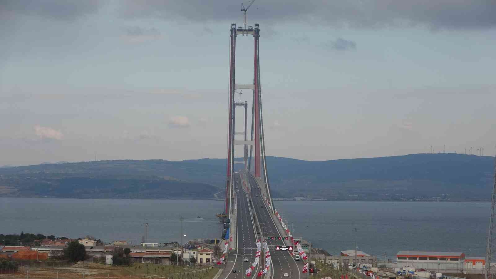 Dünyanın en büyük orta açıklıklı köprüsü unvanına sahip olan 1915 Çanakkale Köprüsü’nde araç geçişleri başladı. 18 Mart Şehitleri Anma Günü ve ...