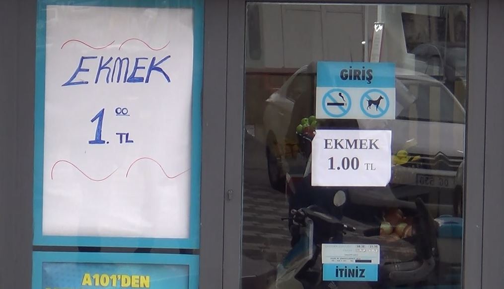 Tekirdağ’ın Süleymanpaşa ilçesinde ekmek fiyatını 1,25 liraya kadar indiren fırın, zincir marketleri dize getirdi. Rekabete geçen zincir ...