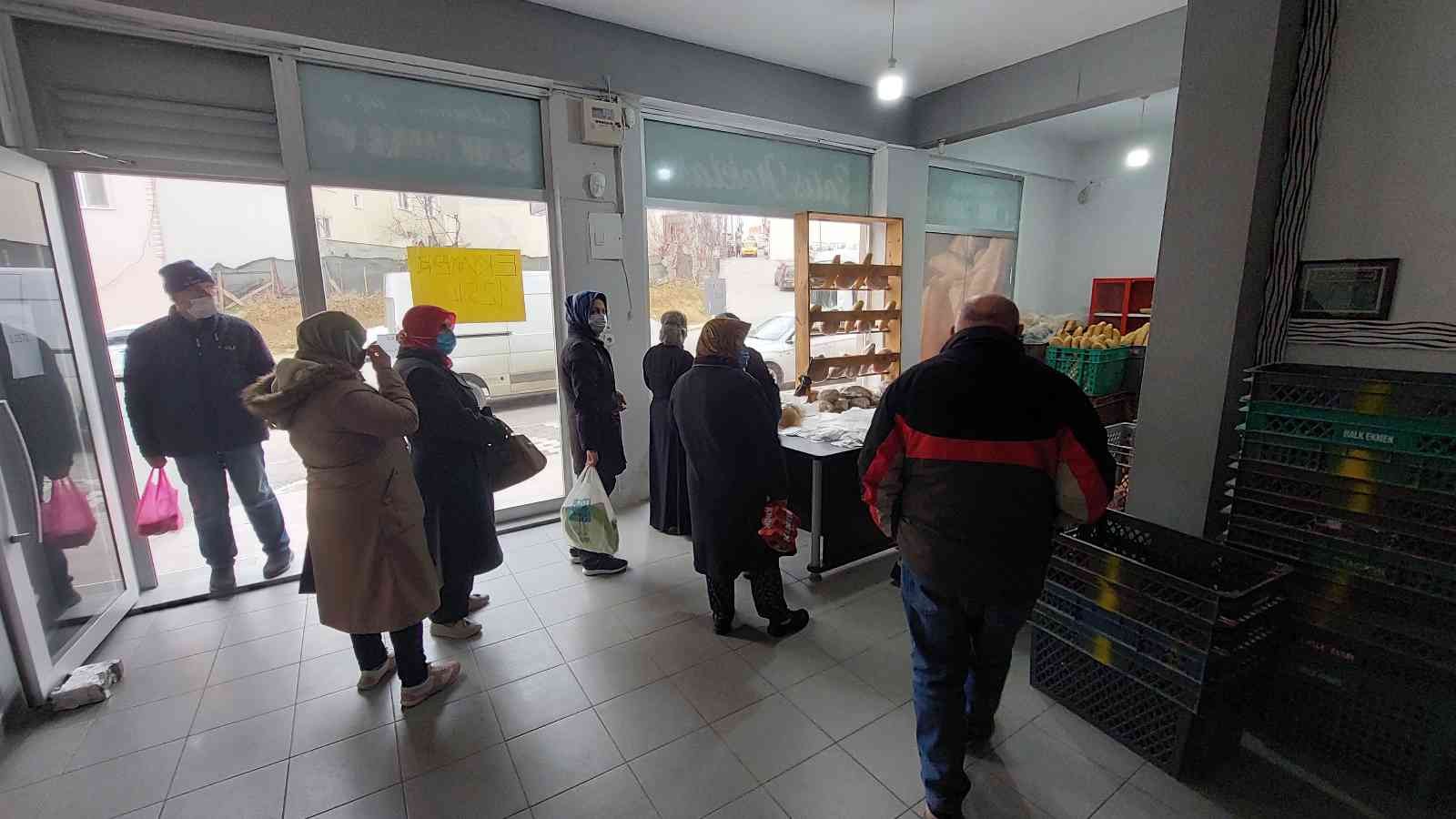 Tekirdağ’ın Süleymanpaşa ilçesinde ekmek fiyatını 1,25 liraya kadar indiren fırın, zincir marketleri dize getirdi. Rekabete geçen zincir ...