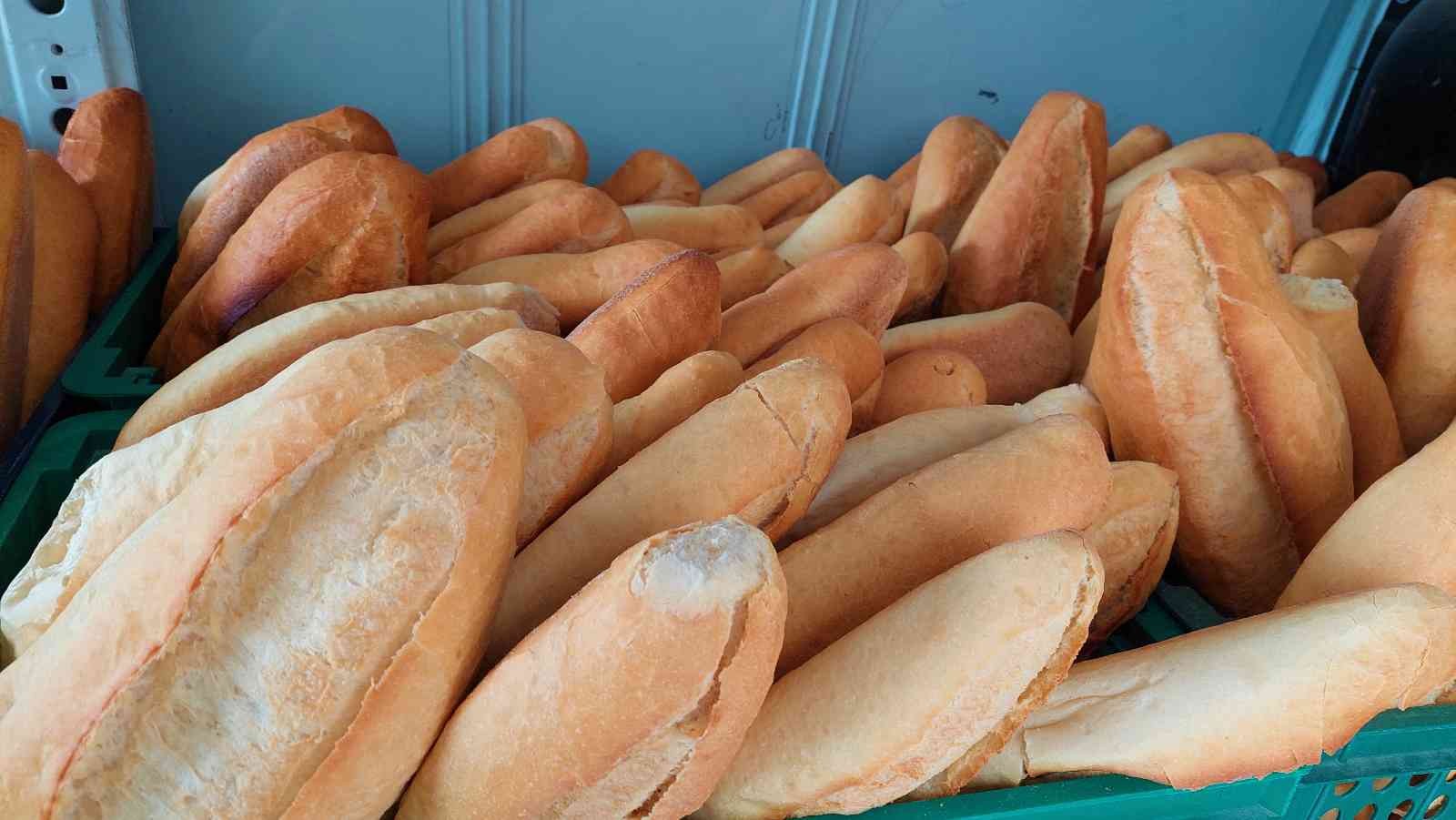 Tekirdağ’ın Süleymanpaşa ilçesinde ekmek fiyatını 1,25 liraya kadar indiren fırın, zincir marketleri dize getirdi. Rekabete geçen zincir ...