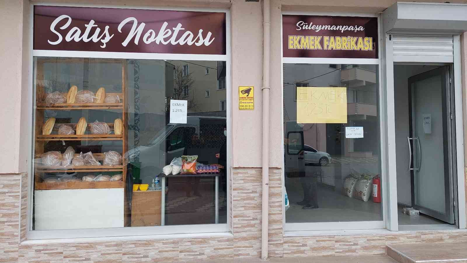 Tekirdağ’ın Süleymanpaşa ilçesinde ekmek fiyatını 1,25 liraya kadar indiren fırın, zincir marketleri dize getirdi. Rekabete geçen zincir ...