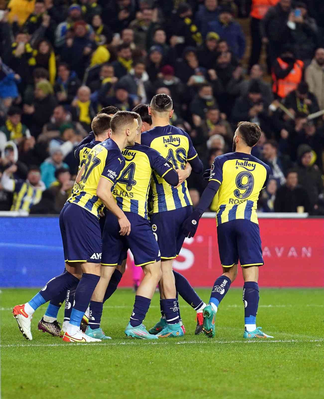 Spor Toto Süper Lig’in 30. haftasında Fenerbahçe sahasında karşılaştığı Konyaspor’u 2-1 mağlup etti. Maçtan dakikalar (İlk yarı) 58. dakikada ...