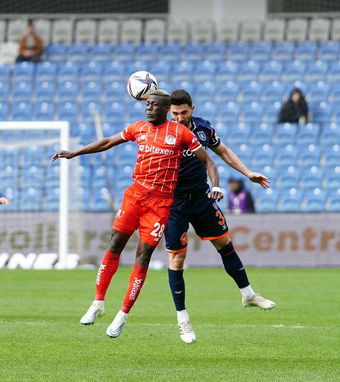 Spor Toto Süper Lig’in 29. haftasında Medipol Başakşehir, sahasında karşılaştığı Antalyaspor’a 1-0 mağlup oldu. Maçtan dakikalar (İkinci yarı ...