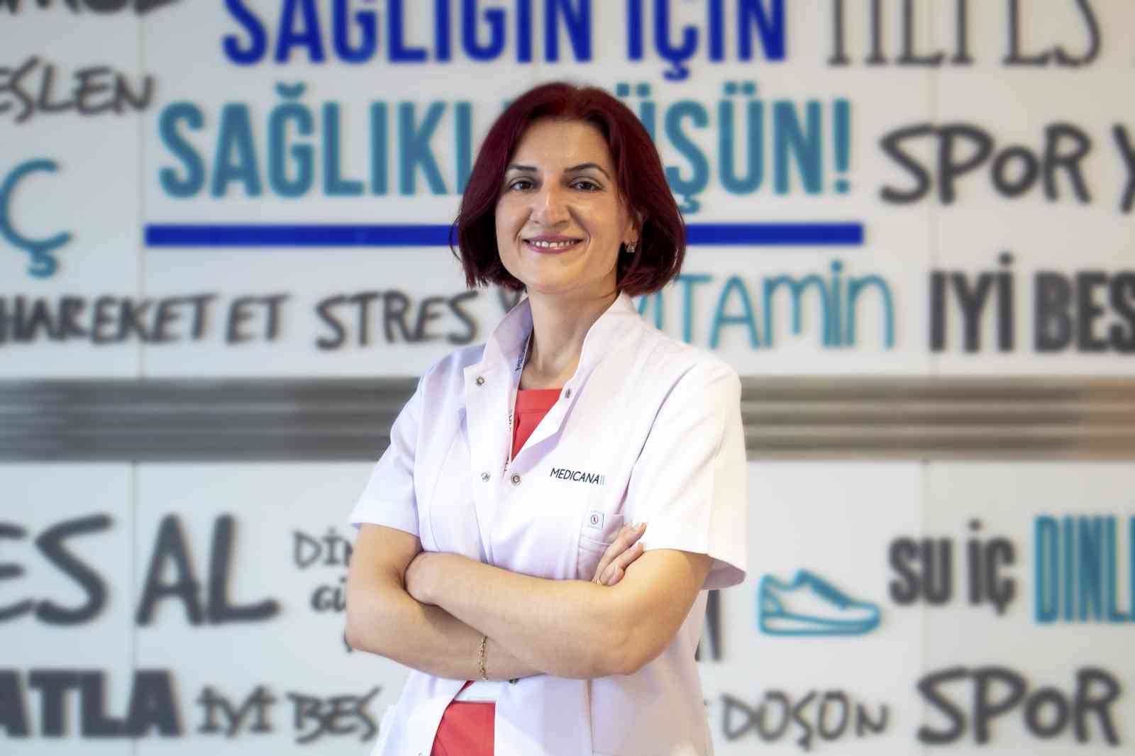 Dermatolog Uzm. Dr. Ayşegül Alpay, saç dökülmesinin birçok nedeni olabileceğini söylerken, strese dikkat çekti. Saç dökülmesi ve tedavileri ...