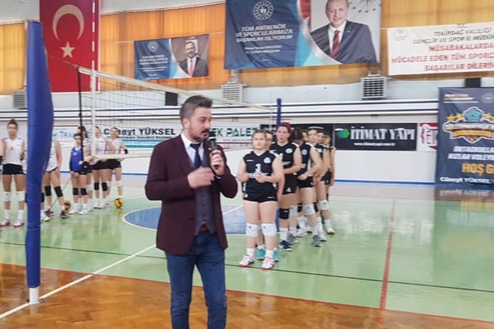 Süleymanpaşa Belediyesi, öğrencilerin sportif faaliyetlerdeki başarılarını arttırmak, özellikle kız çocuklarımızı spora yönlendirerek sağlıklı ...