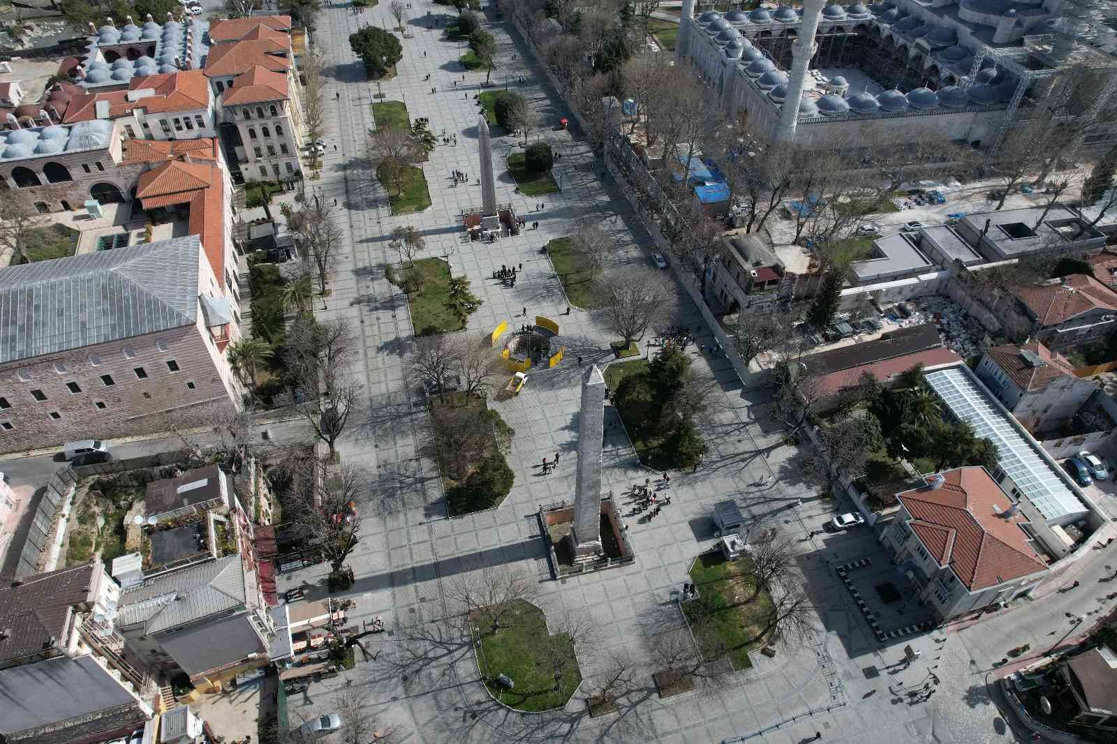 Sultanahmet Meydanı’nda bulunan 2 bin 500 yıllık Yılanlı Sütun için restorasyon ve konservasyon çalışmaları başladı. Çalışmaları anlatan İBB ...