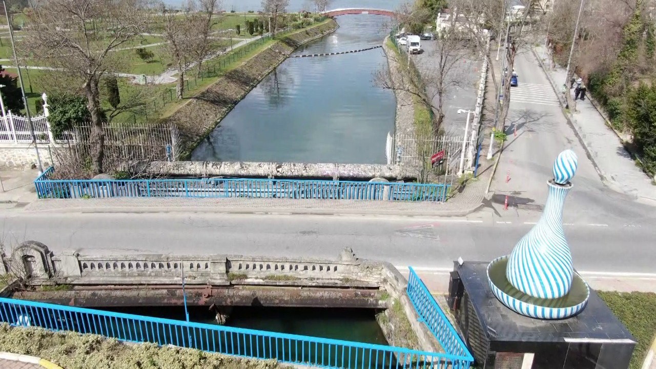 İstanbul’da Cumhuriyet döneminin ilk betonarme köprülerinden olan Tarihi Küçüksu Köprüsü bakımsızlık nedeniyle yıkılma tehlikesiyle karşı karşıya ...