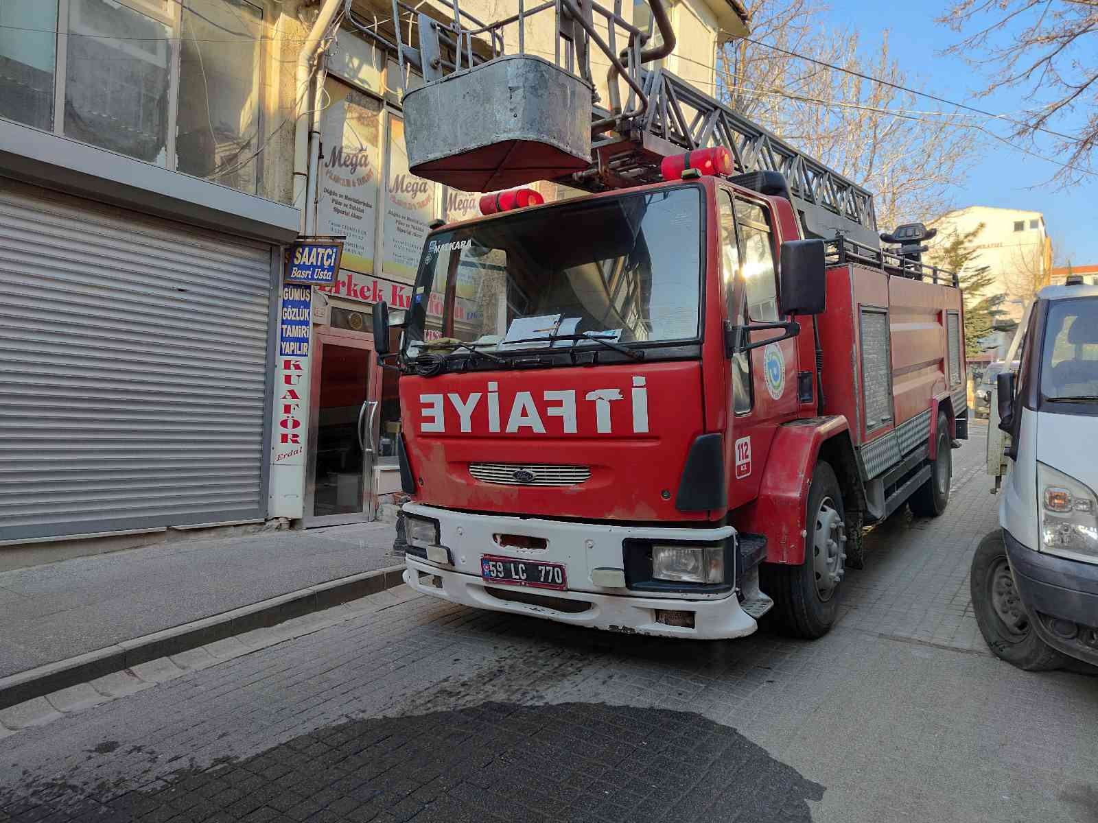 Tekirdağ’ın Malkara ilçesinde tek başına kaldığı 10 metrekarelik metruk bir dükkânda yaşama tutunmak için mücadele veren 61 yaşındaki Tahir Kif ...