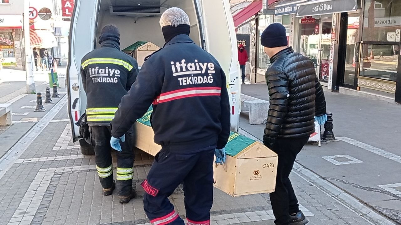 Tekirdağ’ın Malkara ilçesinde tek başına kaldığı 10 metrekarelik metruk bir dükkânda yaşama tutunmak için mücadele veren 61 yaşındaki Tahir Kif ...