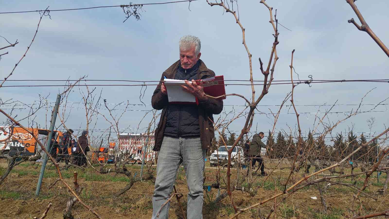 Tekirdağ Bağcılık Araştırma Enstitüsü Müdürlüğünde, “Tekirdağ 1. Altın Makas Bağ Budama Yarışması” gerçekleştirildi. Tekirdağ İl Tarım ve Orman ...